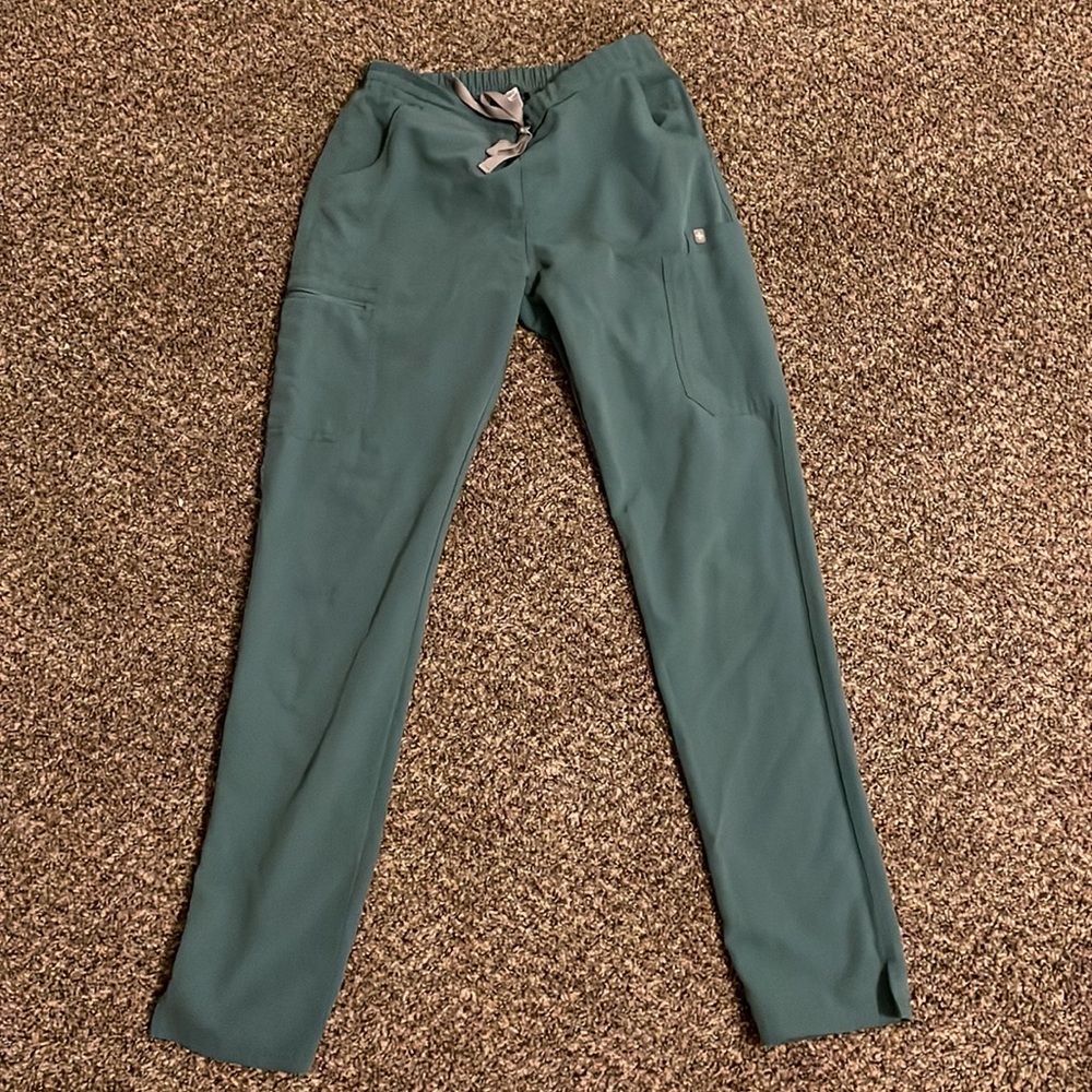 Figs Yola skinny scrub pant